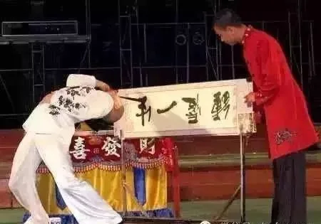 江湖体与传统书法的界限在哪里，江湖体是否有艺术价值? 书画知识 第2张