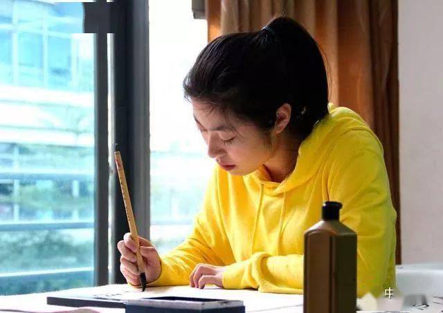 别盲目练习，懂得书法“运腕”诀窍，毛笔字线条才会越写越漂亮 书画知识 第3张