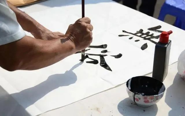 书法要写出有笔锋的字，三个要领 书画知识 第2张